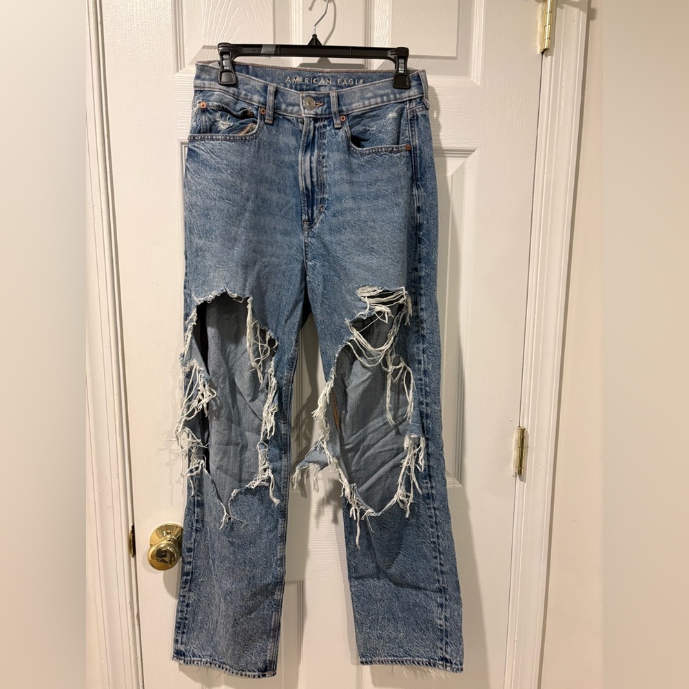 American Eagle destroyed baggy jeans